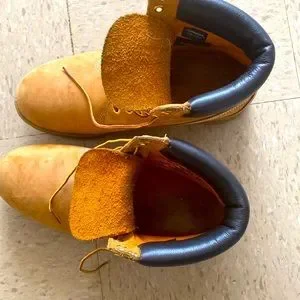 These are men Timberland’s. Size 10.5 Timberland Us Men main image 4